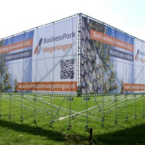 Spandoek met frame om uw bouwproject of boodschap te laten opvallen